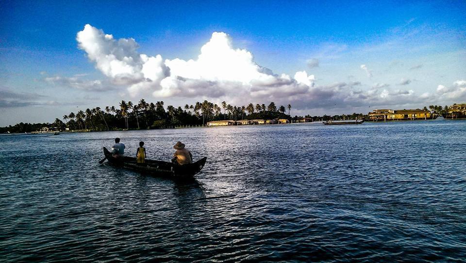 Golden Beach Home Stay Alappuzha Экстерьер фото