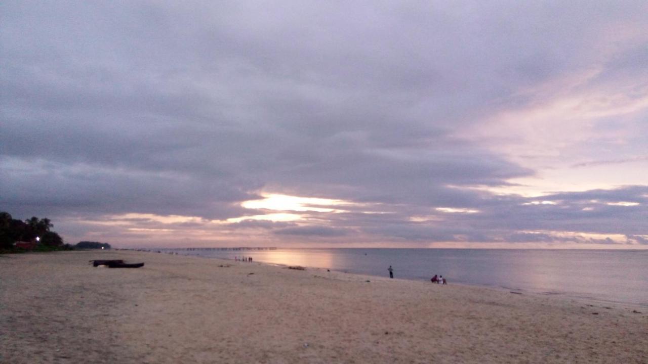 Golden Beach Home Stay Alappuzha Экстерьер фото